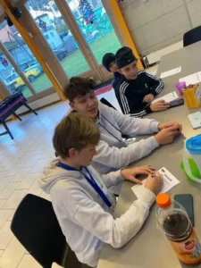 Blind Test géant pour la réouverture des locaux à Malleray, photo 1