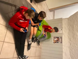 Tournoi FC25 sur PS4 organisé pour Adin Axel et Cristian à Malleray, photo 4
