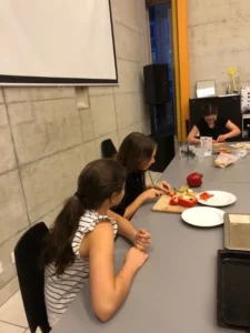 Soirée d'hiver spéciale filles au local de Malleray, photo 2
