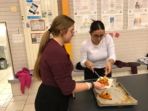 Soirée d'hiver spéciale filles au local de Malleray, photo 6