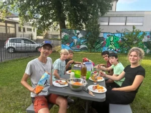 Soirée d'été Grillades dans le jardin au local de Malleray, photo 3